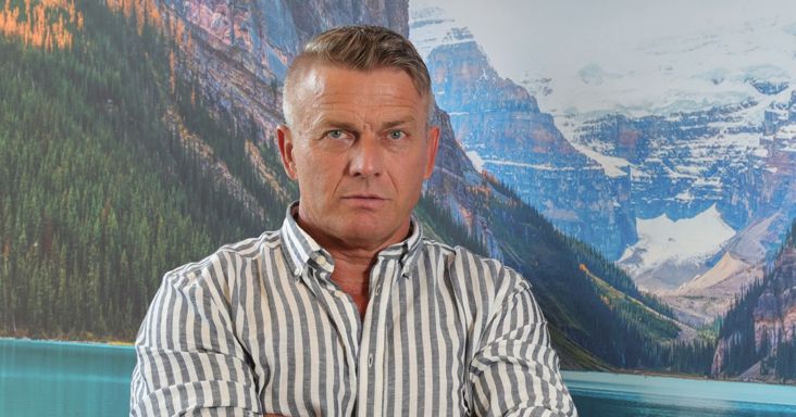 Minősíthetetlen módon esett neki egy erdélyi, női kommentelő Rékasi Károlynak - a színész épp oda készül, joggal akadt ki, itt a válasza