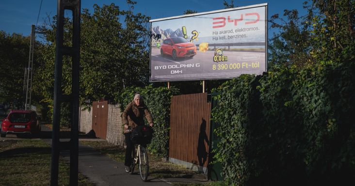 Több mint egy tucat szervezet tiltakozik a a Tisza-kormány tervezett reklámadója ellen