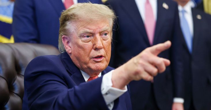 „Beteg ember vagy?” – kérdezte Donald Trump egy riportertől, majd megfenyegette, hogy jobb, ha vigyáz