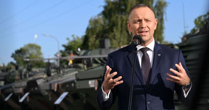 Rendkívüli helyzet tört ki Lengyelországban péntek este, teljes a káosz: Nawrocki megszakította külföldi útját, azonnal hazatér – "Ilyenkor az elnöknek otthon kell lennie"