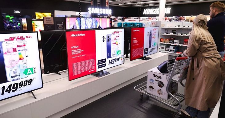 Fordulat a MediaMarktnál: hiába tör előre az online kereskedelem, a magyar vásárlók ragaszkodnak az üzletekhez – milliárdok múlnak rajta