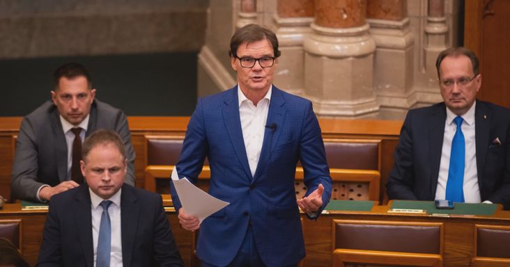 Bánki Erik kezdeményezte, hogy a Hungast tulajdonosának diplomata-útlevelet állítsanak ki