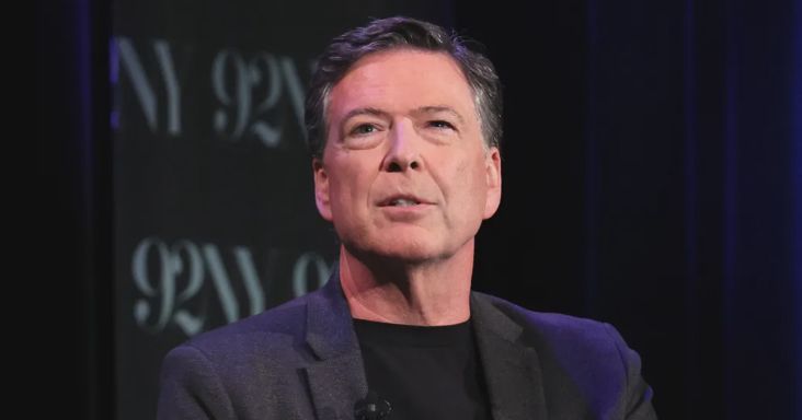 Harmadszorra is vádat emeltek a Trumpot kritizáló volt FBI-igazgatóval szemben, most egy állítólagos szivárogtatás miatt
