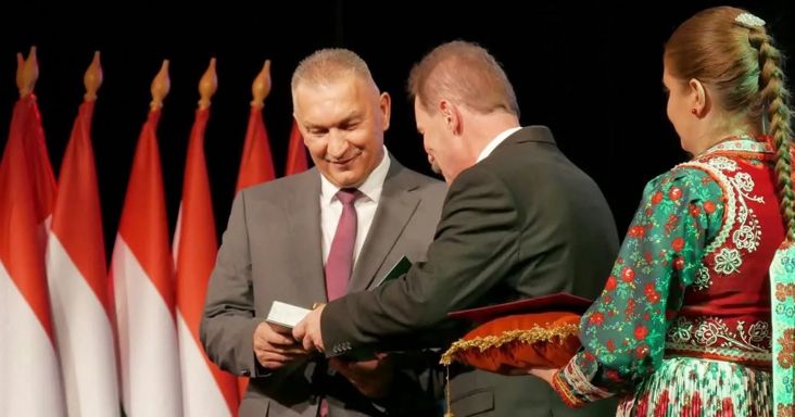 Díszpolgár lett az aranykonvoj-üggyel hírbe hozott volt NAV-os csúcsvezető Sátoraljaújhelyen