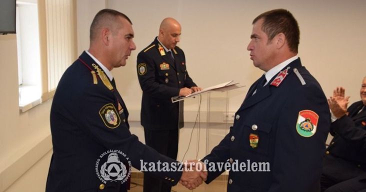 Büszke lehet rájuk Tolna megye: több tűzoltó is elismerést kapott