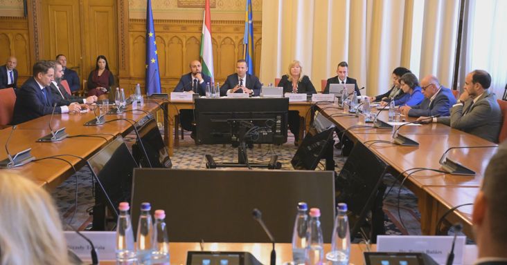 Hat korábbi igazságügyi minisztert is meghallgatna a végrehajtási ügyeket feltáró parlamenti vizsgálóbizottság
