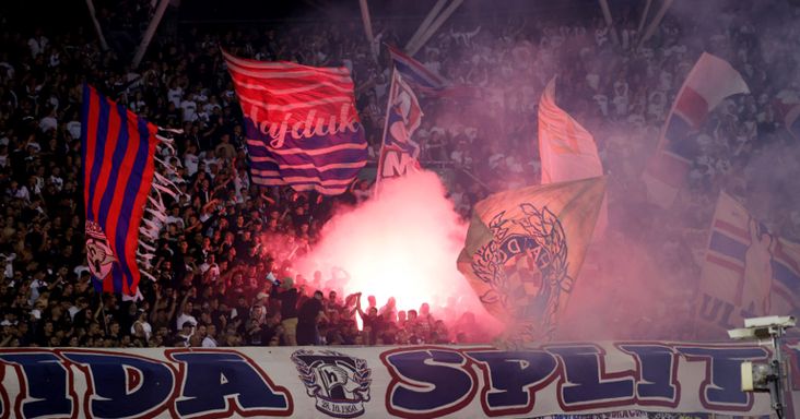 „Kelj fel, Adolf” – náci rigmusokkal vonultak a Hajduk szurkolói az Ajax elleni meccsre Splitben