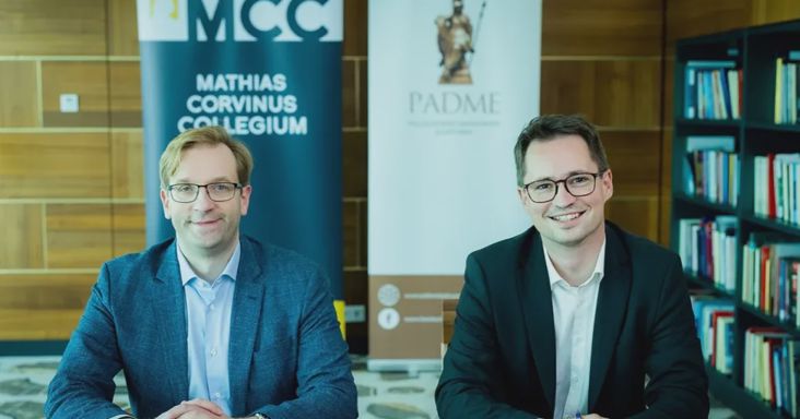 Nyolc év alatt több mint 1 milliárd forintnyi támogatást adtak Matolcsyék alapítványai az MCC-nek