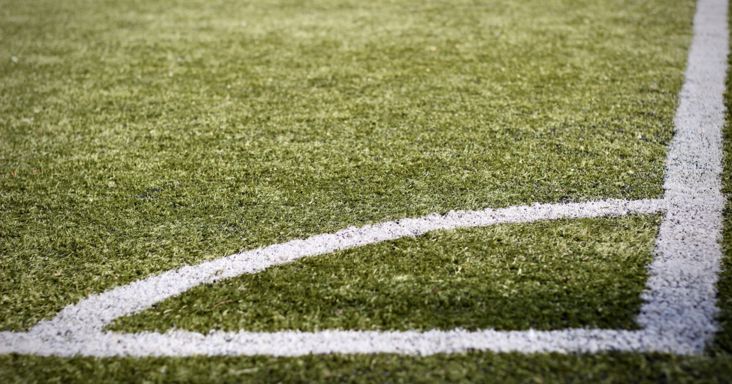 Rangadók és sztárparádé a szombati futballkínálatban: pályán a Liverpool, a Bayern München és az Újpest