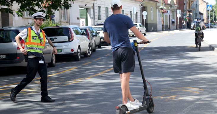 Nem a rollerlopás volt a legnagyobb bűne a hajdú-bihari férfinak: még megdöbbentőbb, amit pluszban találtak nála a rendőrök