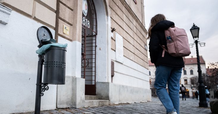 Bombafenyegetések a magyar iskolákban: nem robbantani akarnak, hanem uralkodni