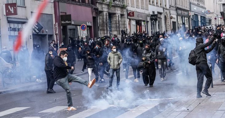 A forradalom újra a francia barikádokra vezette a népet