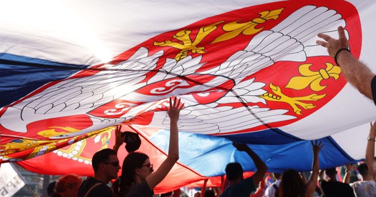 Szerbián a világ szeme – és 16 ezer megfigyelőé
