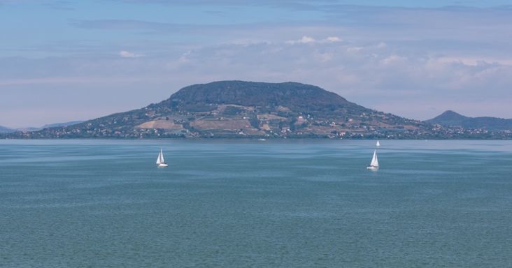 Hátborzongató hajó bukkanhat fel a Balatonnál