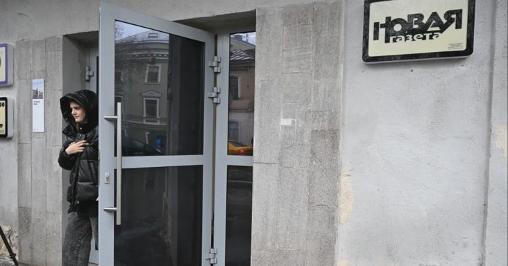 Megszűnik az egyik utolsó független orosz lap, a Novaja Gazeta