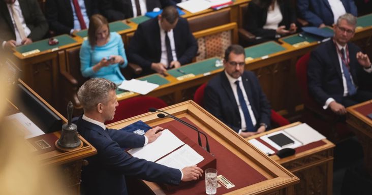 667 milliárd forintból emel béreket a Tisza-kormány: kiknek nő a fizetése?