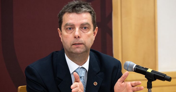 A NER működésének sötét titkaiba láthatunk bele, ha tényleg kitálal a volt főügyész