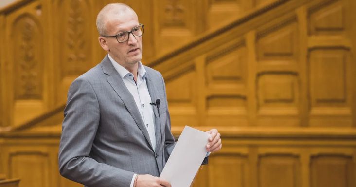 Dühös múzeológusok, könyvtárosok vonták kérdőre Tarr Zoltánt