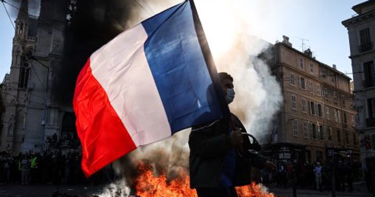 Kijárási tilalmat vezetnek be több francia városban a fosztogatások miatt