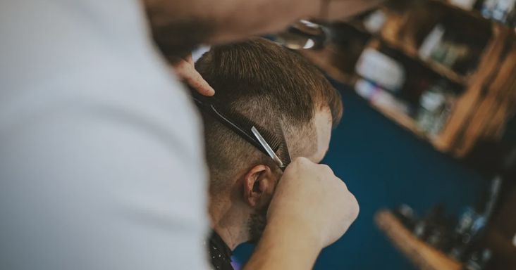 Drágulhat a fodrász és a lakásfelújítás is? Ezt gondolják a vállalkozók a kata emeléséről