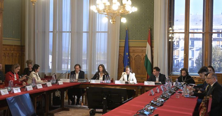 Médiatanács: a KDNP jelöltje átment, a Fideszét leszavazta a művelődési bizottság