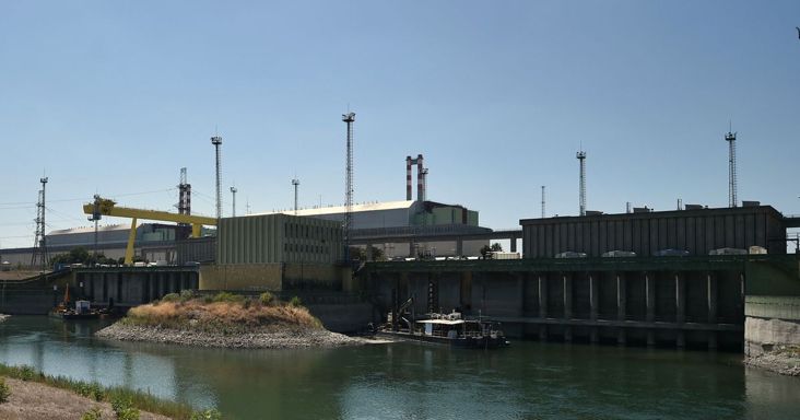 Pakson nincs elég baj: leállt a turbinagenerátor, félgőzzel fut a magyar atomerőmű