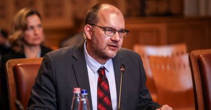 A Médiatanács elnöke bocsánatot kért a Klubrádiótól, és új frekvenciapályázatot írnak ki