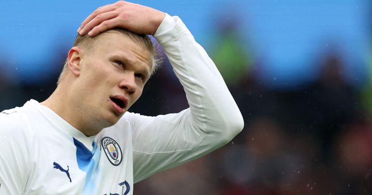Persze, hogy a mumus osztotta ki az első taslit a Manchester Citynek