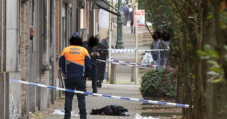Lövöldözés volt az Európai Parlamentnél Brüsszelben, egy másik kerületben egy rendőrt ért halálos lövél