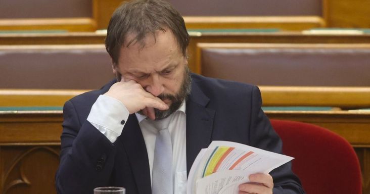 Óriási károkat okozhat Kármán András vagyonadó-terve: nem Mészáros Lőrincnek fog igazán fájni, belemarhat a magyar gazdaság szöveteibe – „Aki ennek tapsol, nem tudja, hogy a saját munkahelye kerülhet veszélybe”