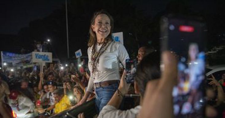 Tíz hónap után hazatért Venezuelába María Corina Machado