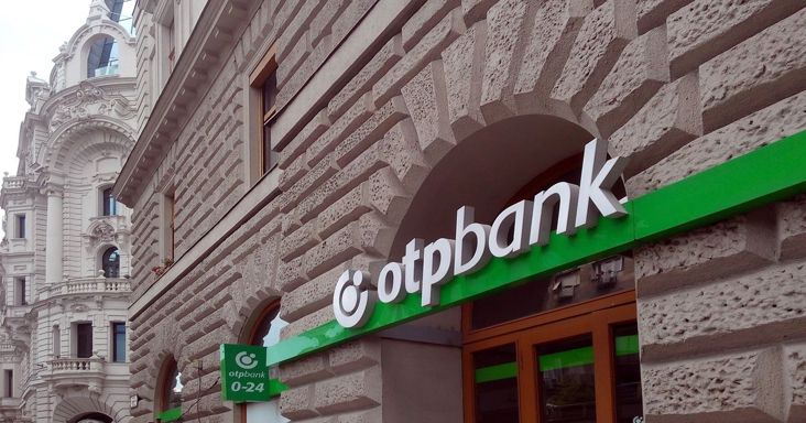Folytatta menetelését az OTP, Mészáros Lőrinc cége hatalmasat bukott a tőzsdén – köröket vert a forint a dollárra