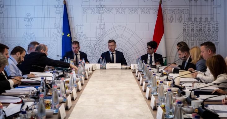 Nem adják ki Magyarék a kormányüléseik dokumentációját, miközben Orbánék feljegyzéseit nyilvánosságra hozzák