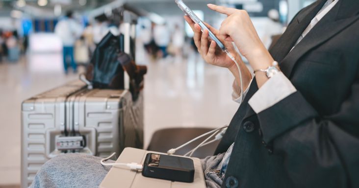 Wizz Air utasok, figyelem! Új szabály van a powerbankekre: így lehet mostantól felvinni a fedélzetre
