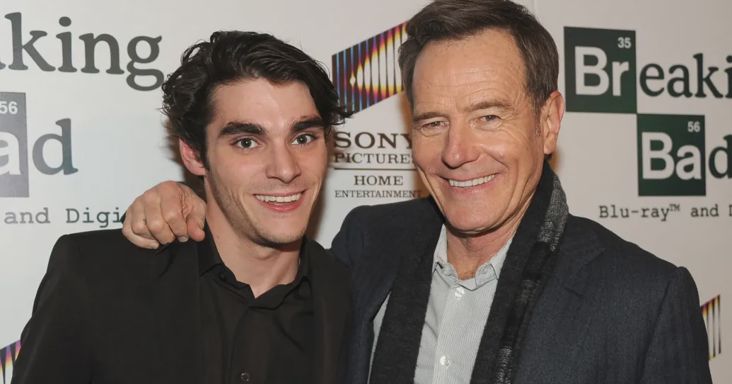 Bryan Cranston hosszú posztban búcsúzott a 34 évesen meghalt RJ Mitte-től