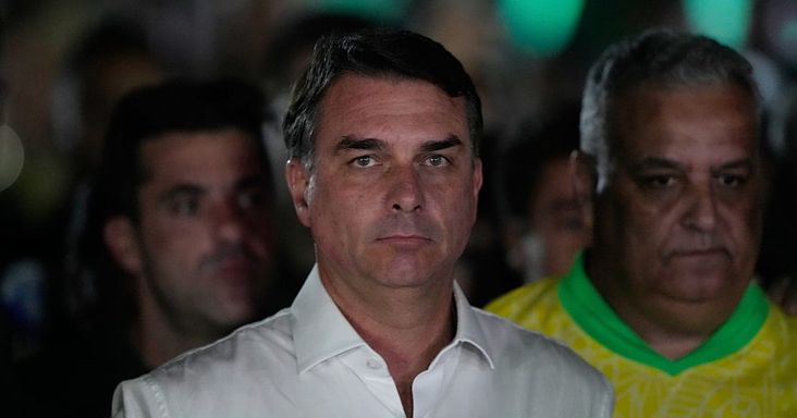 A Brazíliából elmenekült Flavio Bolsonaro Miamiba érkezett