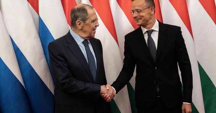 Magyar Péter is reagált a lengyel külügyminiszter belengetett bizonyítékaira