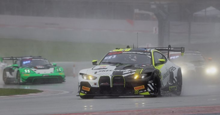 Ilyen még nem volt: Max Verstappen és Valentino Rossi egy mezőnyben versenyez