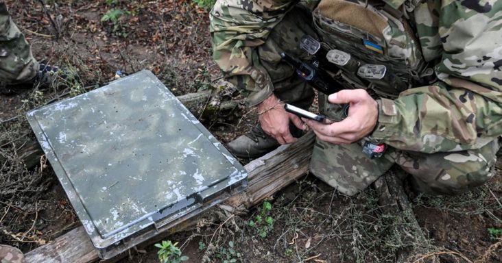 Európai elfogatóparancs a két német fiatal ellen, akiket a bulgáriai Starlink-állomás felgyújtásával gyanúsítanak