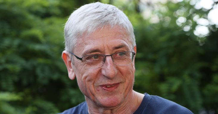 Gyurcsány Ferenc magányos őszi sétával idézte fel a DK alapításának évfordulóját