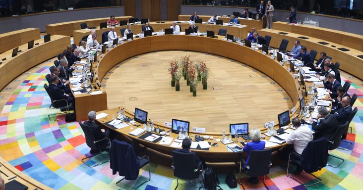 Érik a politikai tömegkarambol, az egész EU megbénulásától tartanak