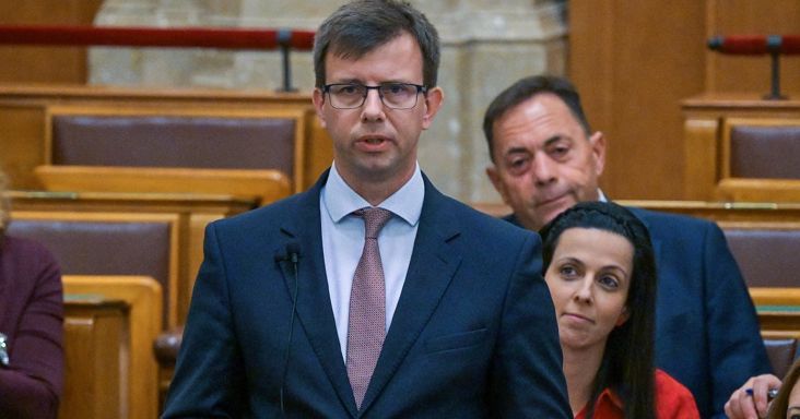 Aggódik a Fidesz-KDNP Magyarország “jogállami és gazdasági lejtmenetéért” – kihelyezett frakcióülést tartanak