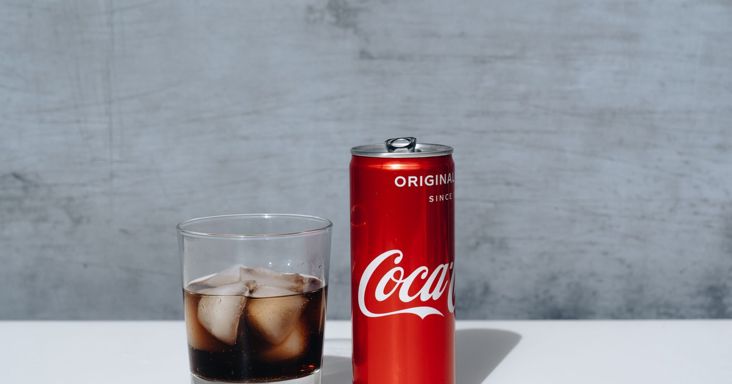 A Coca Cola árán megy a harc Németországban – A Lidl már beletörődött, az Aldi még küzd az emelés ellen