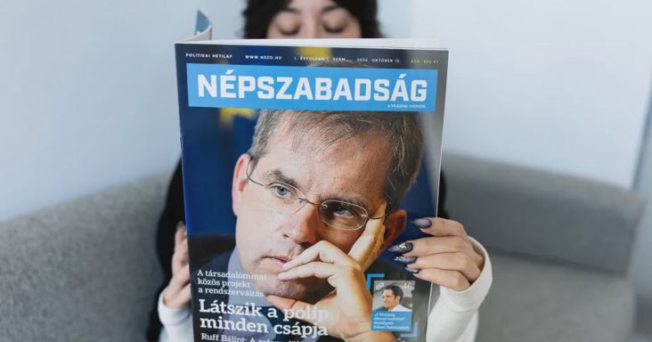 Ruff Bálinttal és Robert Pattinsonnal indult újra a nyomtatott Népszabadság