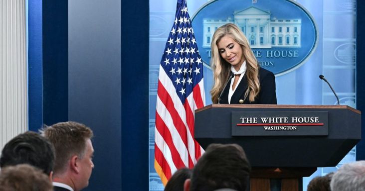 Öt napot sem bírt ki posztján Trump új sajtószóvivője