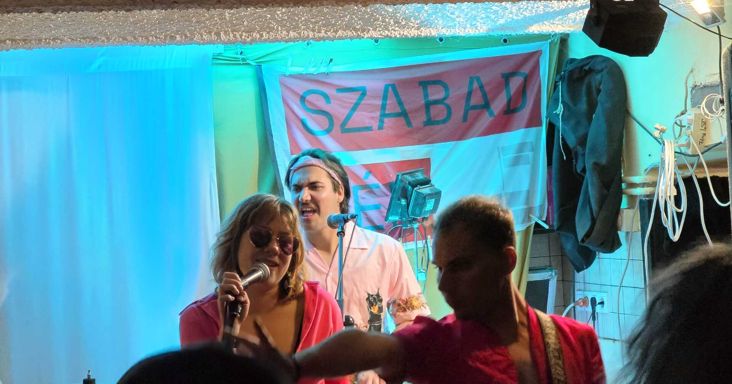 Szomorú szerelmes címmel hozták el a boldogságot a Bohémba – és közben a politikát sem kímélték