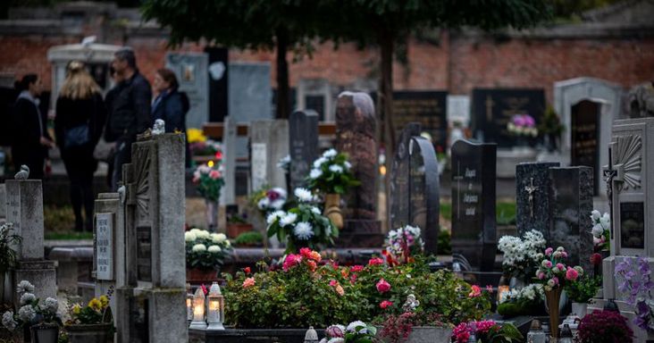 Tovább lesznek nyitva a soproni temetők mindenszentek és halottak napján