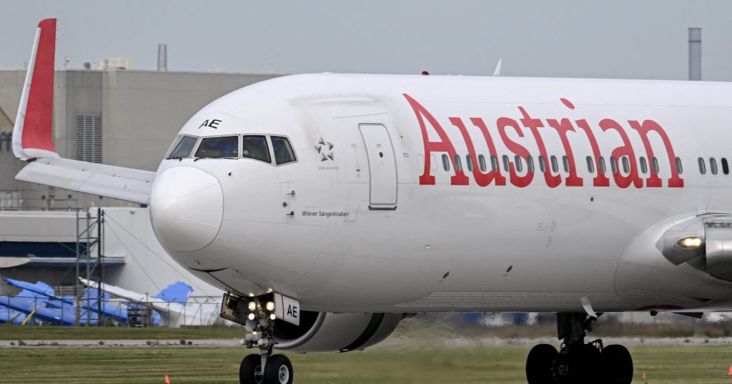 Bombafenyegetés miatt megszakította útját az Austrian Airlines járata