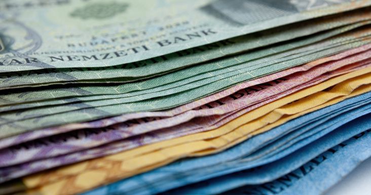 Megütötték az eurót, rákapcsolt a dollár: mi történik ma a forint piacán?