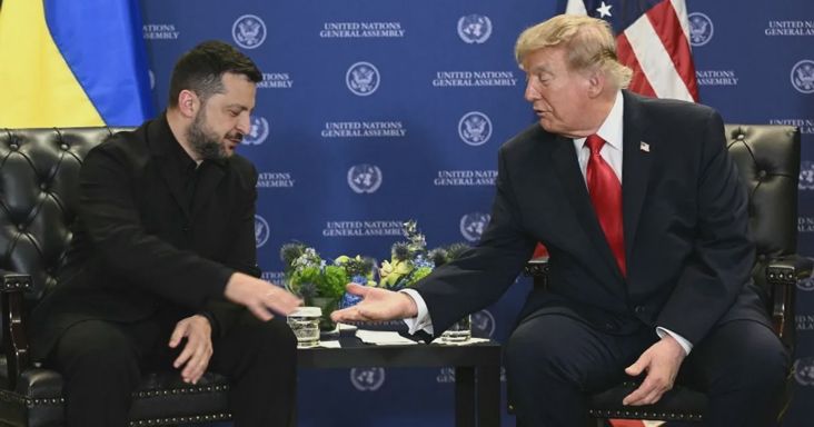Ukrajna újra támadja az orosz olajfinomítókat, Trump lépései tovább élezik a konfliktust